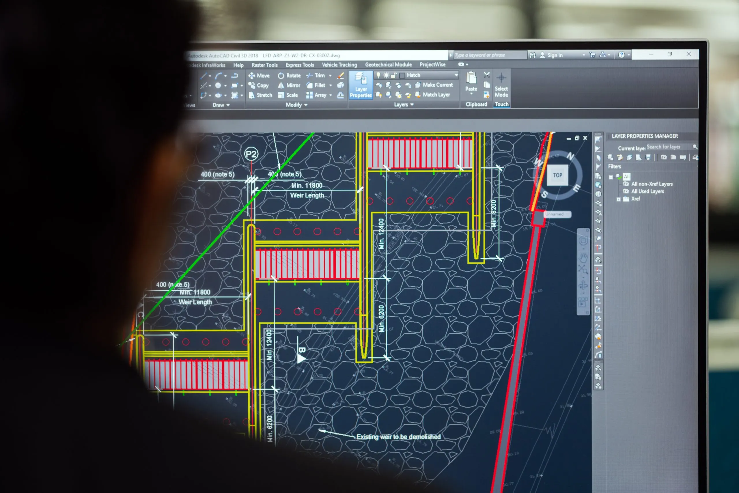 Ingeniería y automatización en una planta industrial